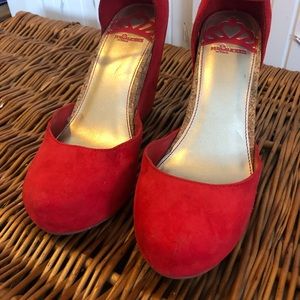 Fergalicious by Fergy. Size 7. Dark coral colour.